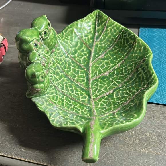 Green Leaf-Shaped Dish with Owl Figurines - Picture 4 of 7